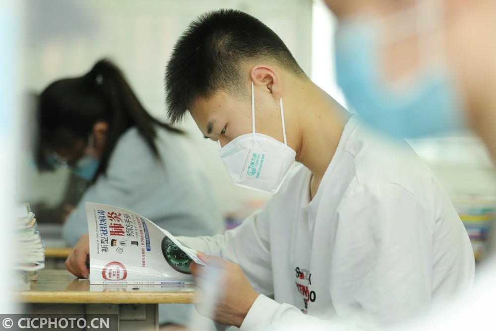 胡学军:湖北云梦:高三学生复课开学