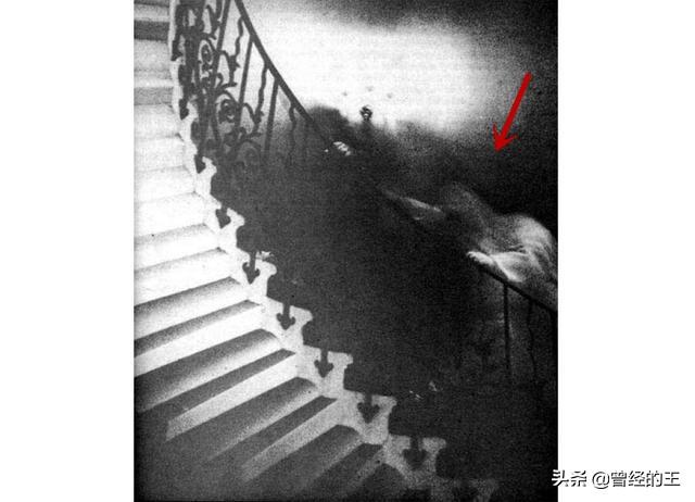 一组诡异旧照片地下室内出现的白色人影一次车祸中奇怪的白影