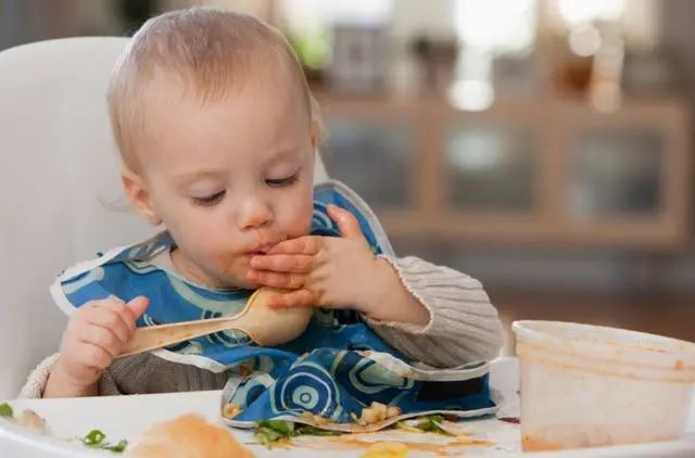 为什么宝宝的第一口辅食，专家都推荐高铁米粉？