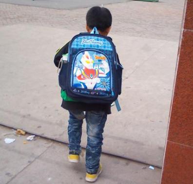 卫辉一名小学生上学路上被人绑架结果让人哭笑不得