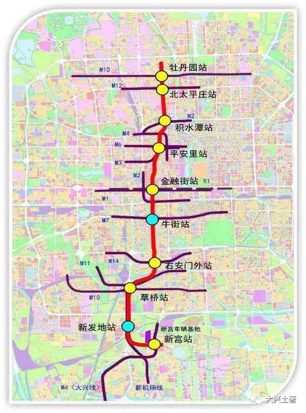 刘志坚介绍:"这条地铁设计时速120公里,并且与大兴机场线等数条线路