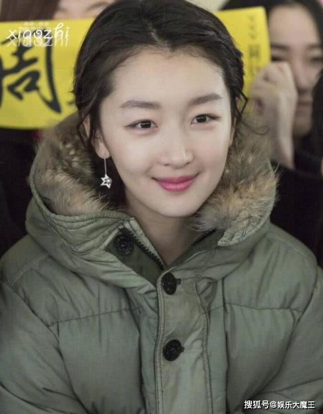 周冬雨送失忆老人到派出所，民警发文表感谢，