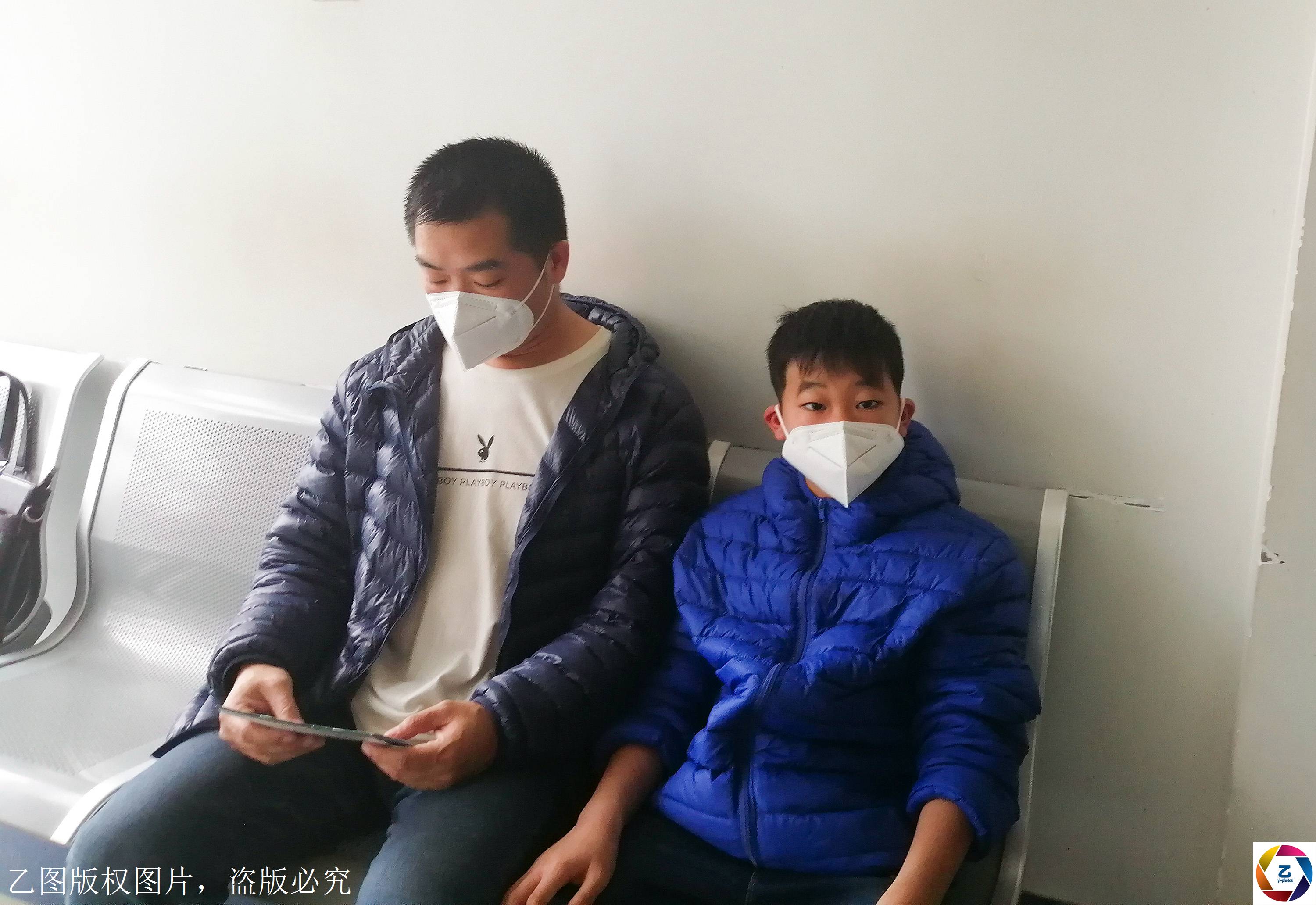 [女儿]妻子要放弃女儿，丈夫用“抓阄”决定救哪一个儿子女儿先后癌症