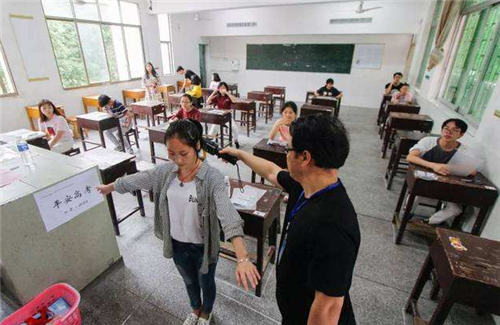 [女生]还写下8000字对教育不满的女生，如今成了这样那个高考故意0分