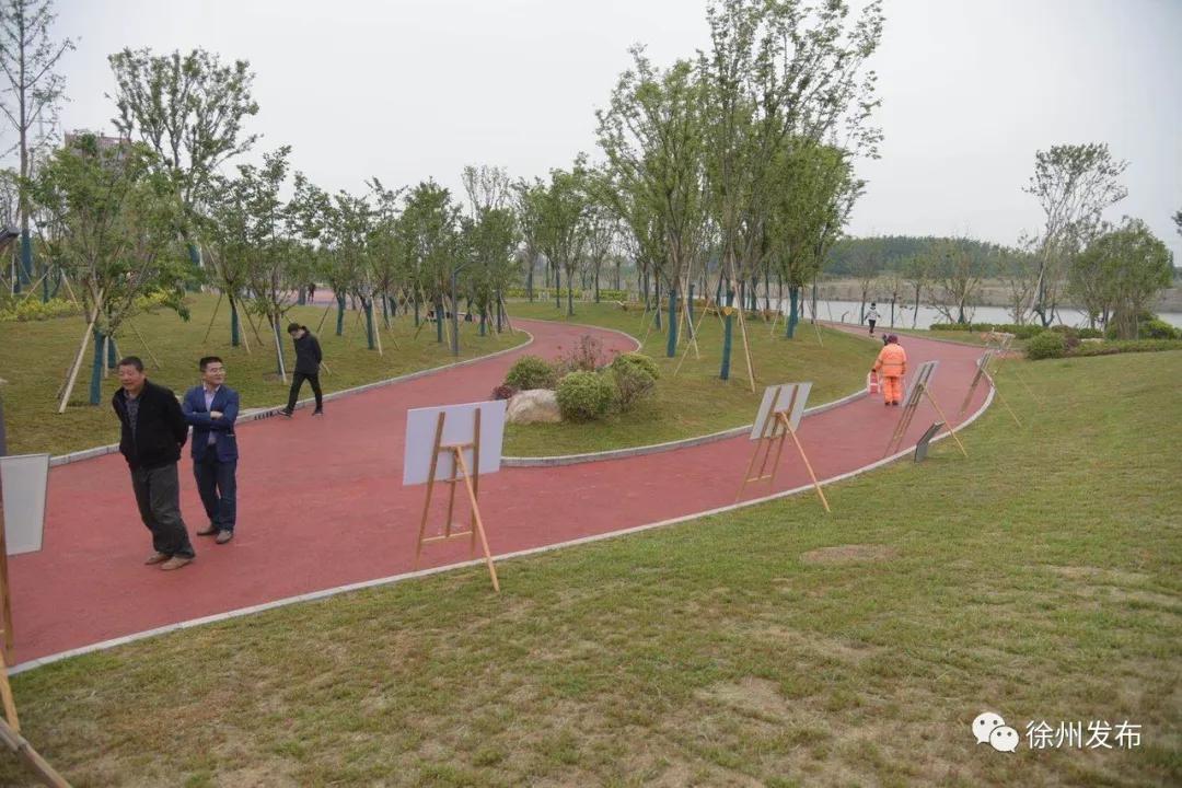 滨河公园项目位于大吴街道,京杭运河北岸,自大吴桥向东,全长1公里,总