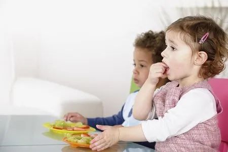『黑名单』孩子想吃千万别纵容！这六种零食已经被列入黑名单