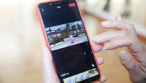 老年网红江湖：千万粉丝、直播带货与利益纷争