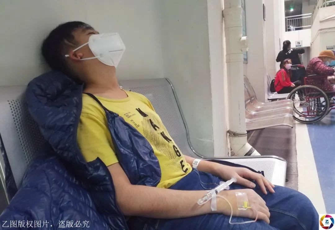 [女儿]妻子要放弃女儿，丈夫用“抓阄”决定救哪一个儿子女儿先后癌症