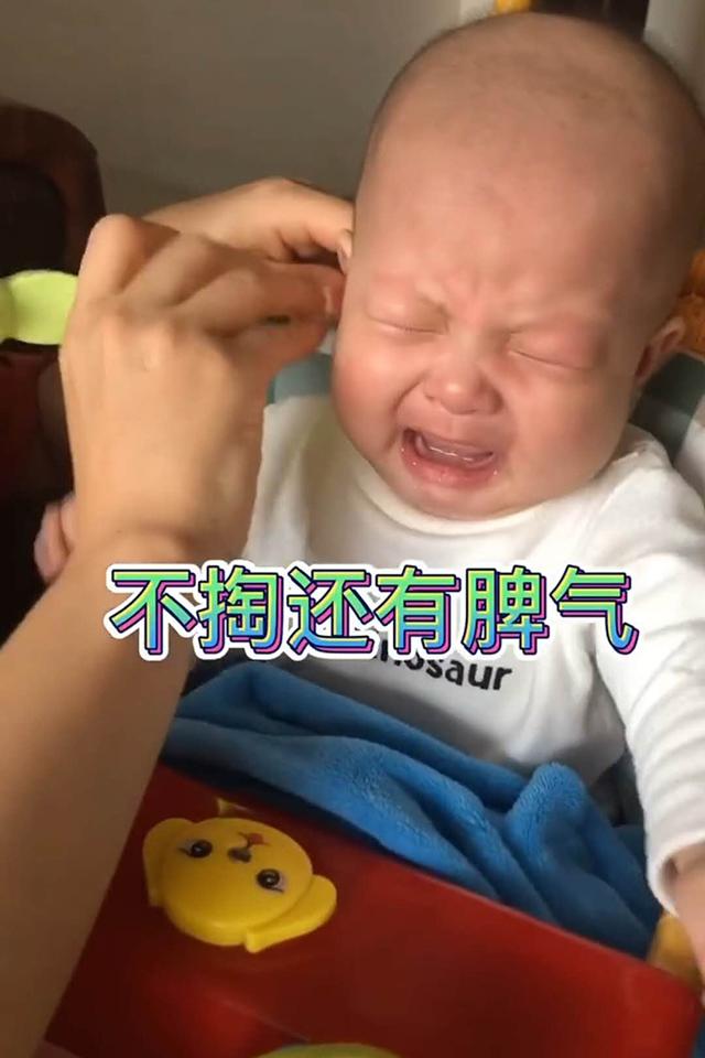 #表情#陶醉表情萌翻网友：以后肯定是桑拿房的VIP客户宝宝痴迷于被妈妈掏耳朵