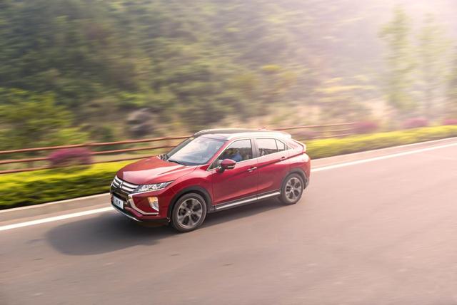 可以躺着睡觉的suv 4209066ba8224057825eccd66f9d78ef.jpeg