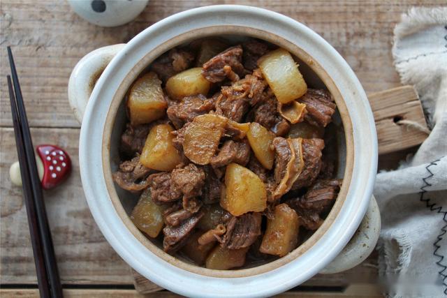 什么炖牛腩比较好吃 4459f52b1dd7415aaf9d7c601cee0f9a.jpeg