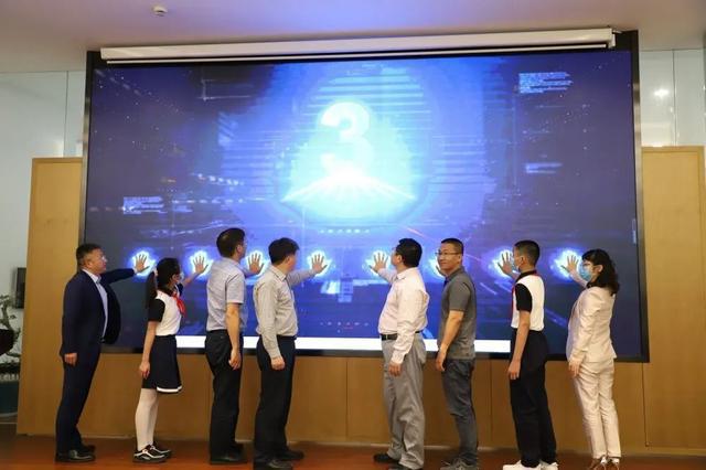 仪式中,邓元院长表示,北航杭州创新研究院传承北航