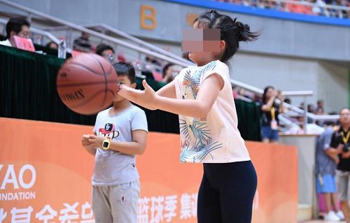 「初一」孩子上初一却只有156cm，检查结果让妈妈感到愧疚父母个子很高
