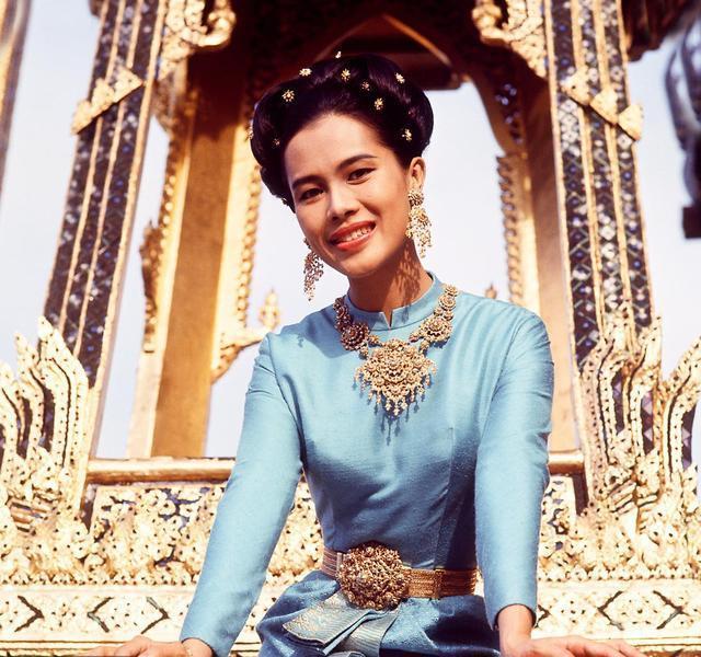 泰国国王简介图片 49f1b09234144e828549a696766cc00b.jpeg