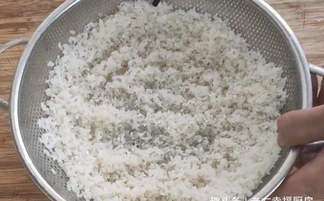 大米怎么炒才能消食 55d3427d9a0f433e984fdf2f4acb44fa.jpeg