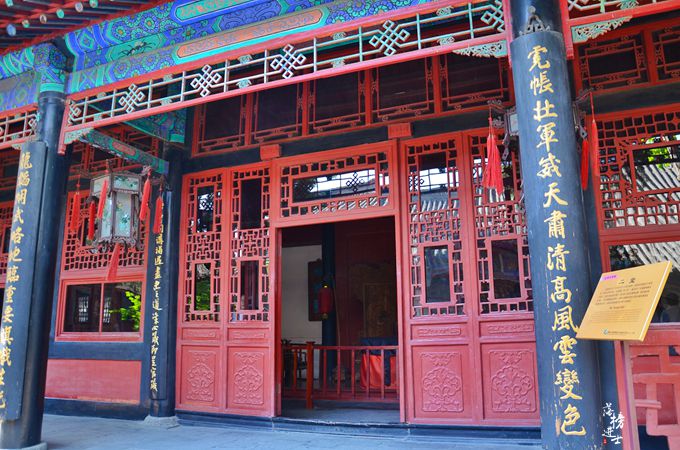 建筑▲位于繁华的闹市，号称“清朝八督之首”，保定城最著名的景点