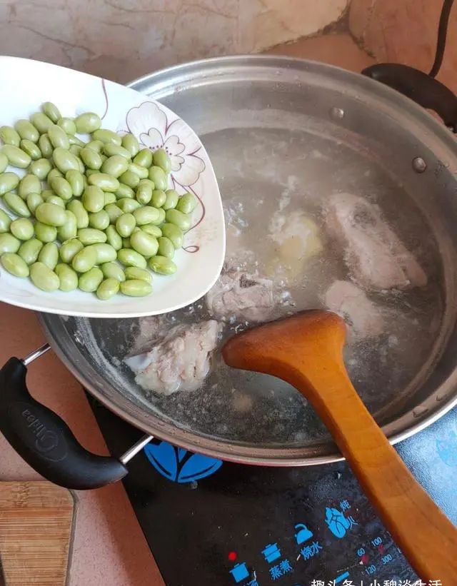 烧什么汤给孩子喝能长高 6a91d980751d4f24a1237bfbb9dcd05a.jpeg