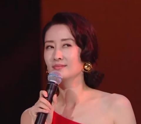 刘敏涛《红色高跟鞋》,看女王是如何修炼的