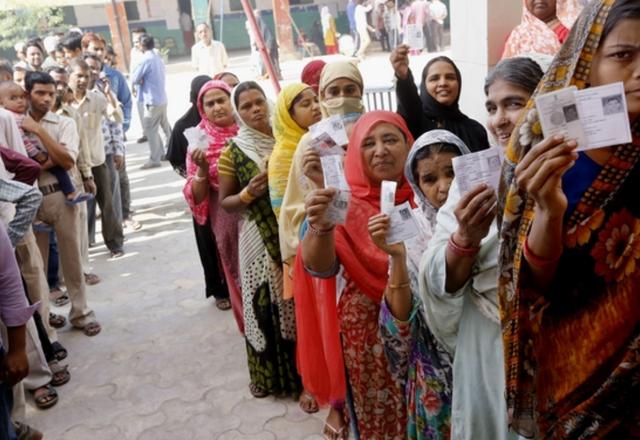 印度也在崛起,为何西方丝毫不围堵反而支持呢?