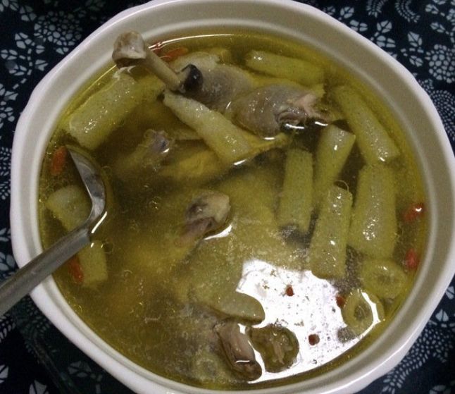 [细菌]少给孩子碰3汤，比细菌可怕，娃积食还便秘医生提醒：到了5月