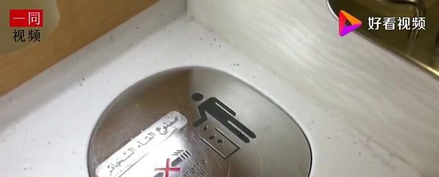 飞机上厕所里的粪便都排到哪去了?难道不会砸到地上的