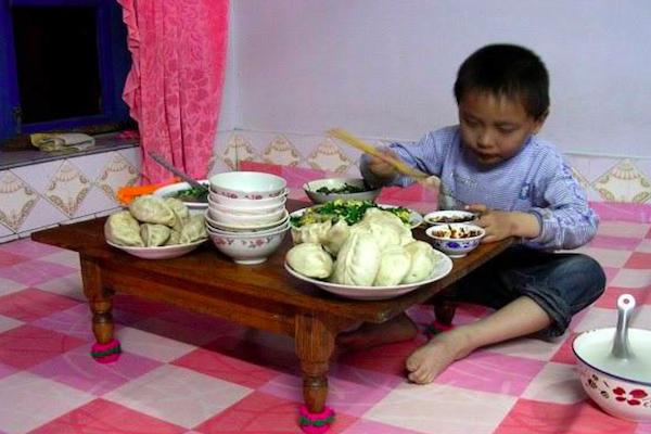 「初夏」3种食物吃了阻碍“长高”，聪明的家长绝不会给娃乱吃初夏时期