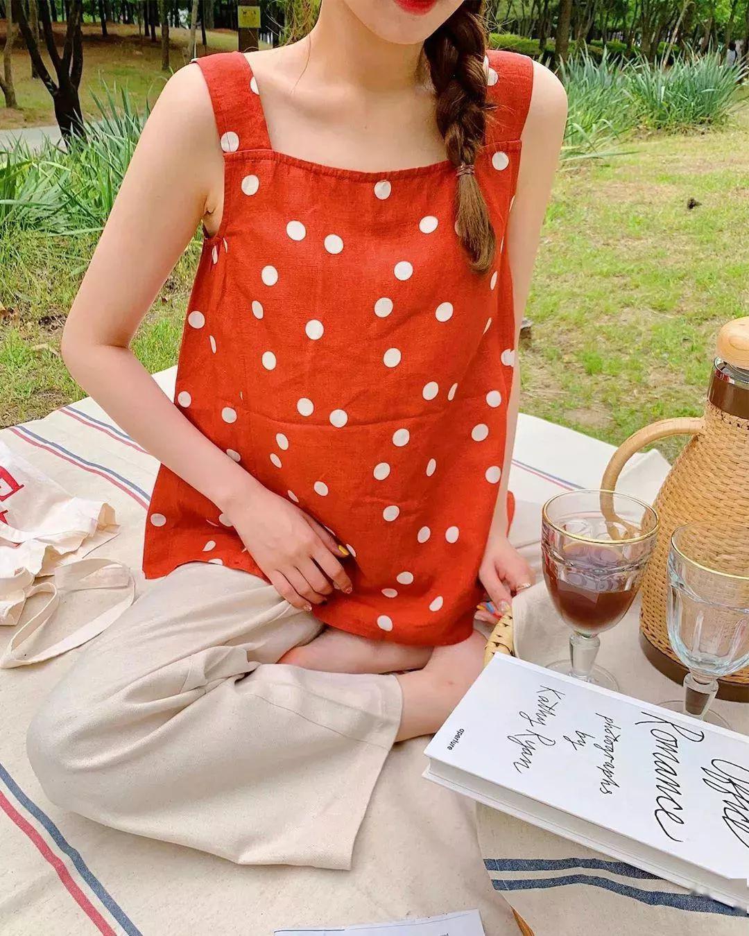怎么穿吊带不显副乳 93f887eaf7534cb1b3a321e8cac6598f.jpeg