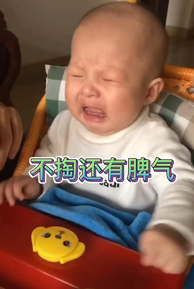 #表情#陶醉表情萌翻网友：以后肯定是桑拿房的VIP客户宝宝痴迷于被妈妈掏耳朵