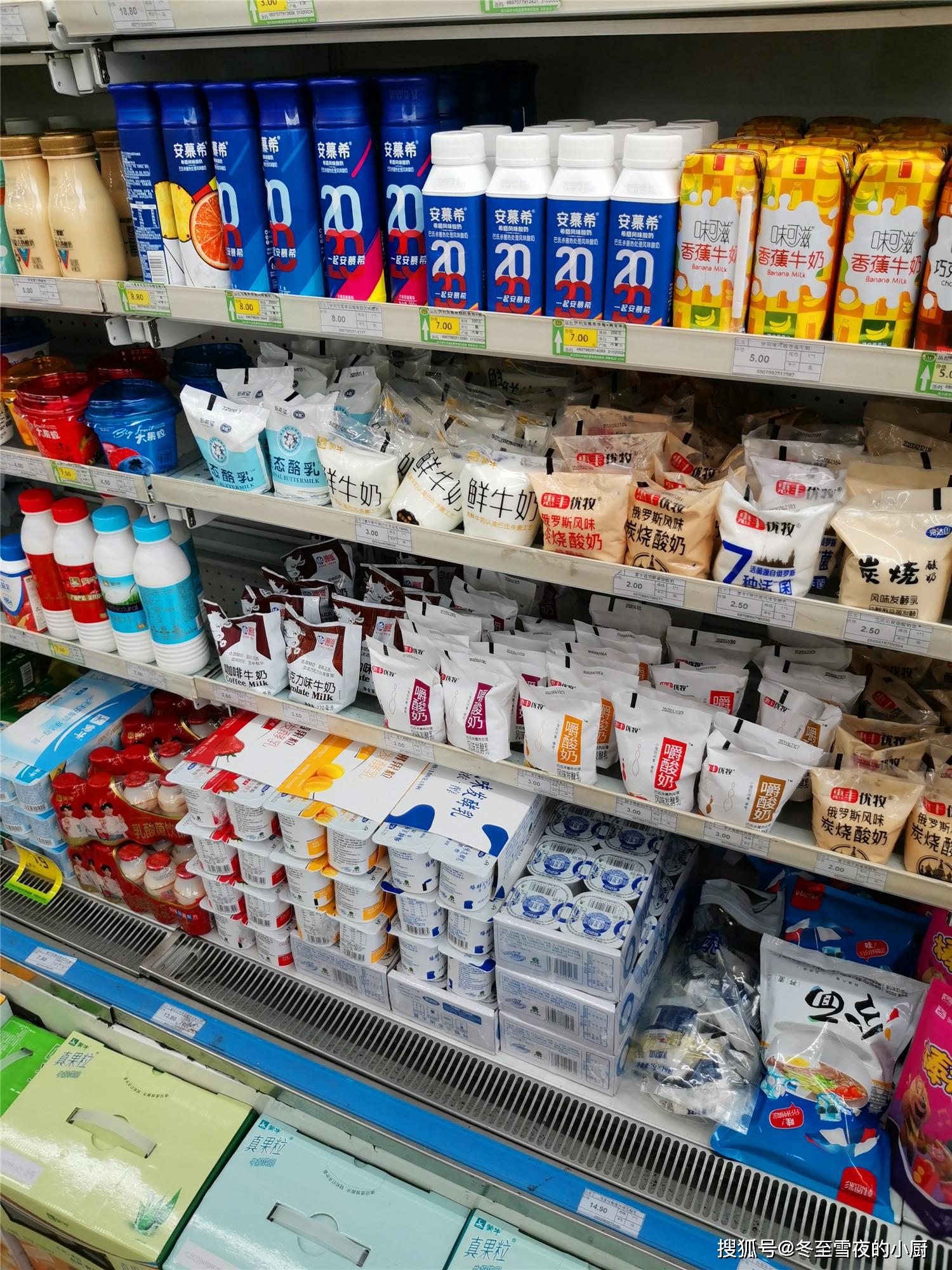 原创去超市买牛奶,要看好背面的这几行字,别再拿饮料给孩子当牛奶喝