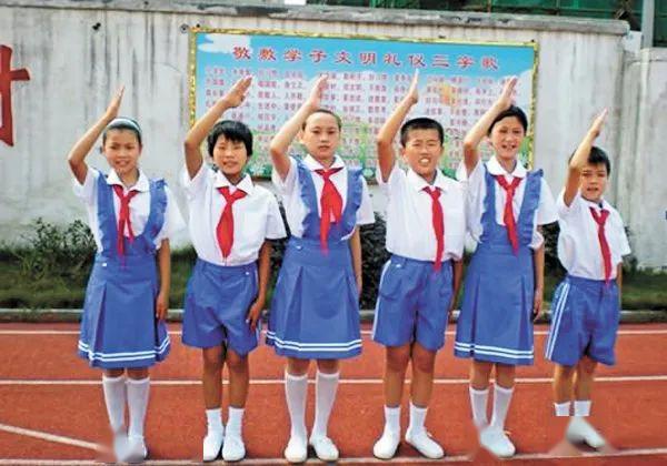 你是哪个学校的?_校服