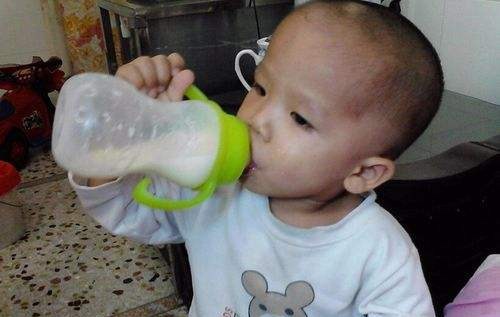 [孩子]快停手吧孩子瘦的皮包骨头！告知：都是家长3个带娃行为惹的祸