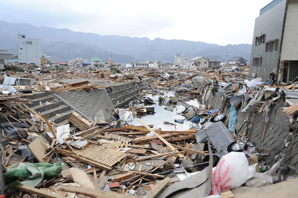 Japan earthquake: 9 killed, over 40,000 evacuated in 'strongest quake ...