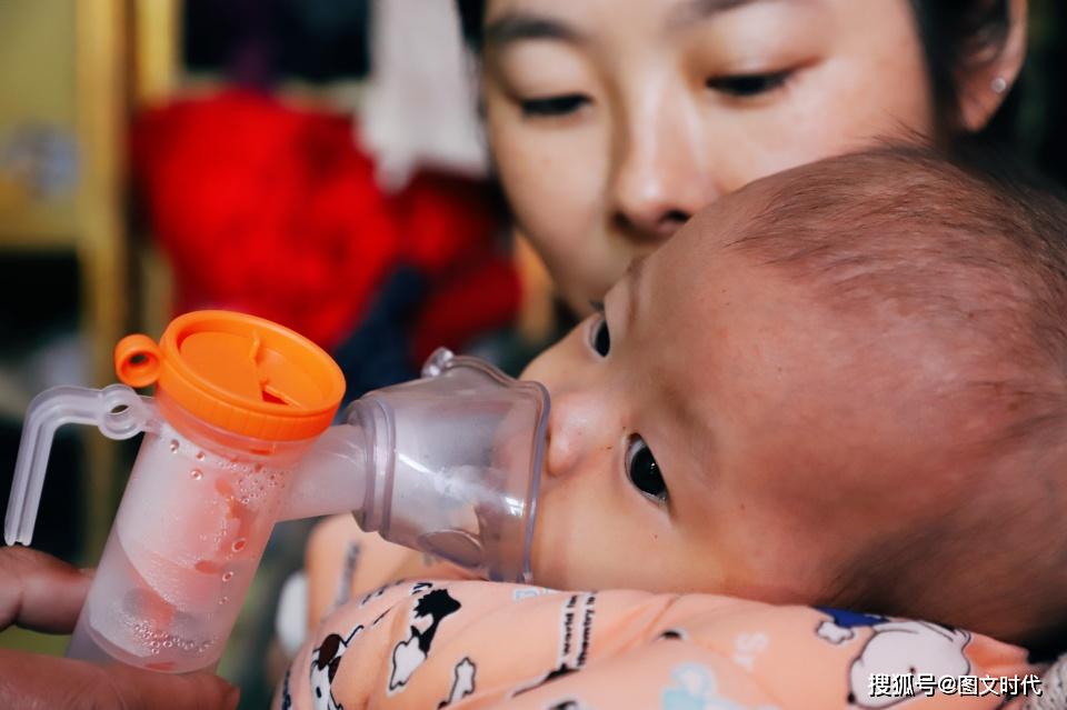 「奶奶」奶奶狠心赶病孙离家后，她自己也哭了男婴肝移植后又患癫痫