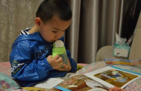 『脾胃』可能会让孩子脾胃“雪上加霜”，很多家长还在做常吃2种饭