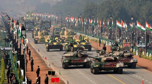 印度也在崛起,为何西方丝毫不围堵反而支持呢?