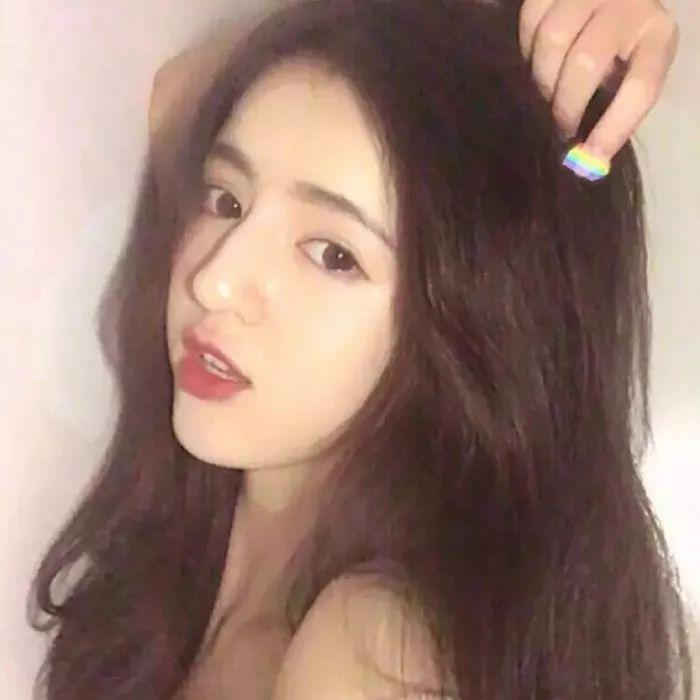女生头像 | 要做不声不响得到整个月亮的人
