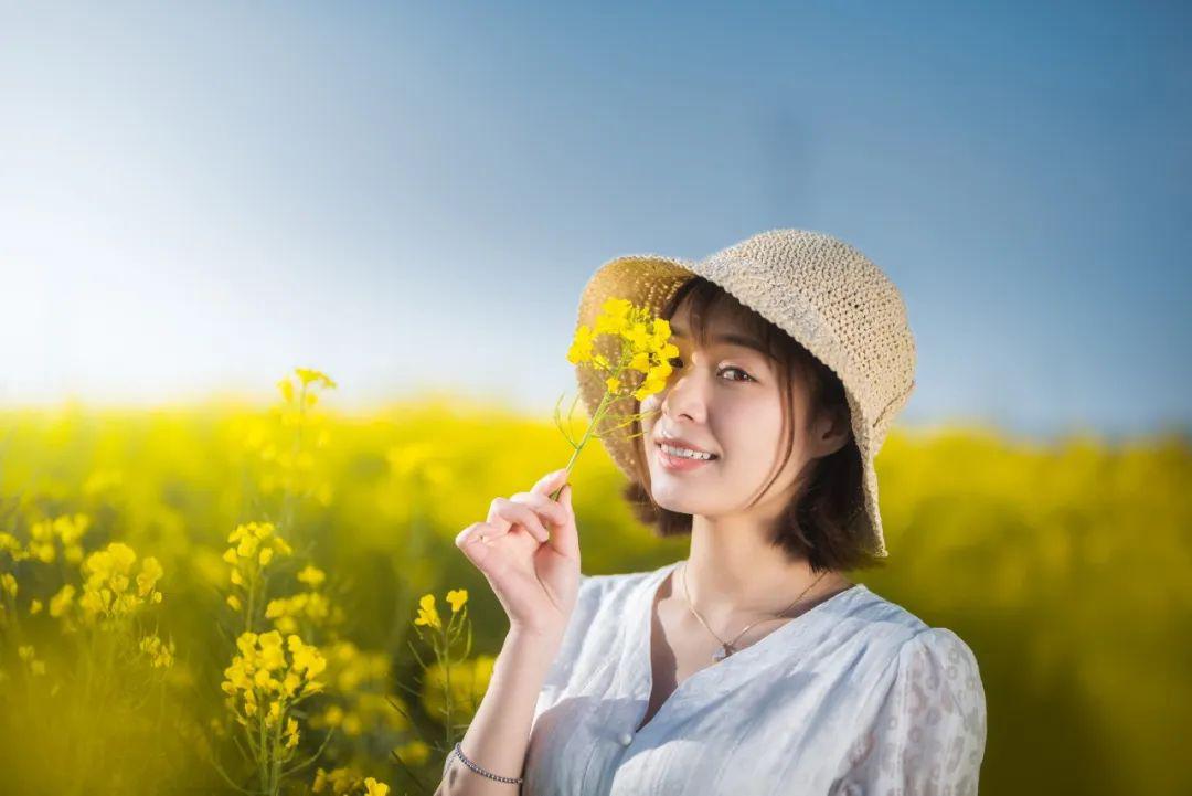 你若微笑,是发自内心的微笑,真正的富有,任他是谁.