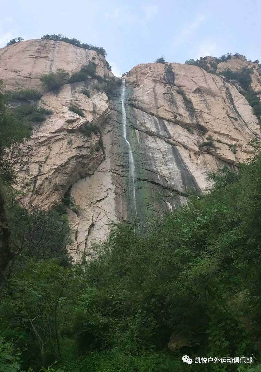 5月10日西石湖全景易州瀑布之上有人家太行深处的美景西石湖环穿