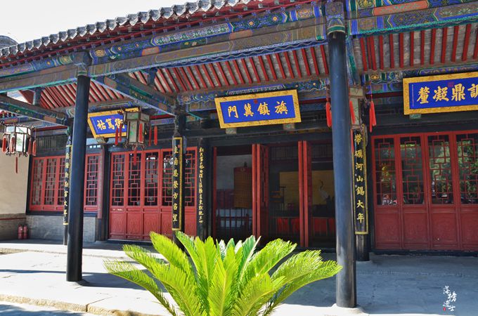 建筑▲位于繁华的闹市，号称“清朝八督之首”，保定城最著名的景点