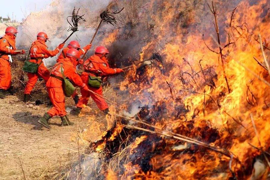 最严重的是,3月30日凉山西昌发生森林火灾,造成19名扑火人员牺牲.