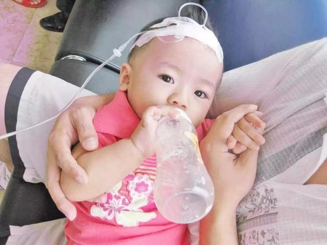 『区别』扎手和扎头有何区别？宝宝打针爱哭，聪明妈妈这样哄幼儿输液时