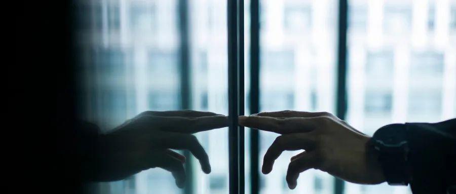 一小区发生电梯事故,2人先后从八楼坠落,1死1伤