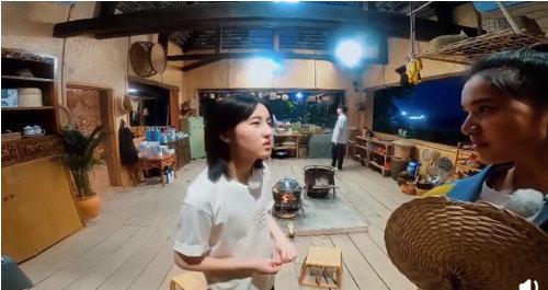 周迅放下身段捧侄女出道，对方却被讽是最丑小