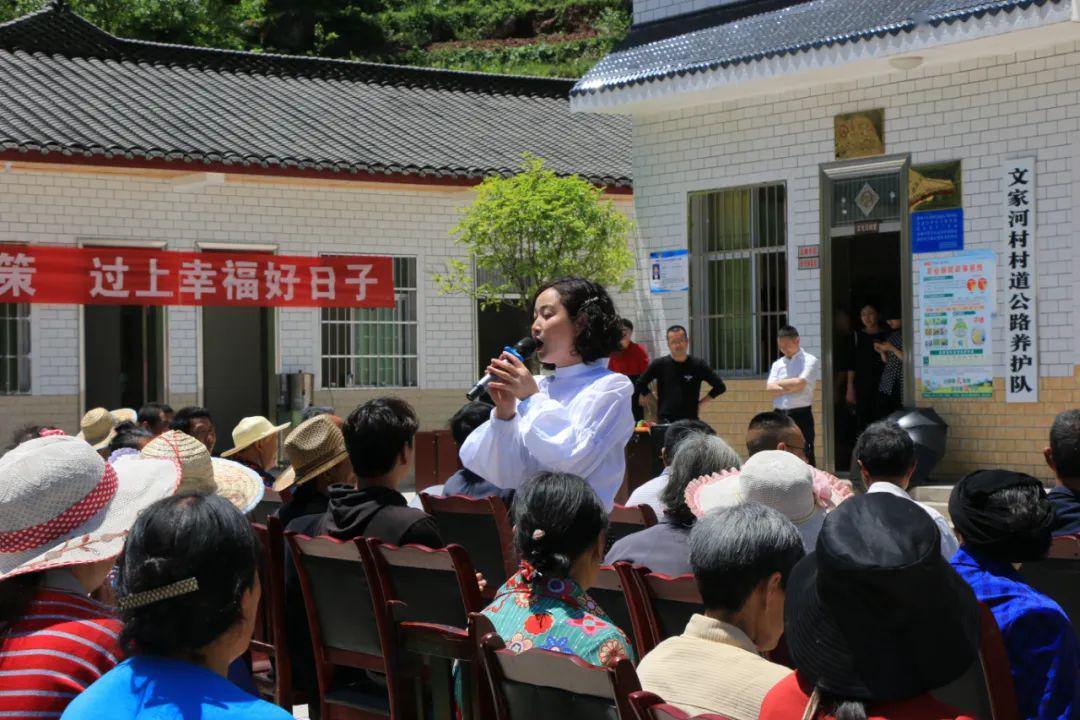 同心同向奔小康通江县实验小学帮扶慰问走进烟溪乡文家河村