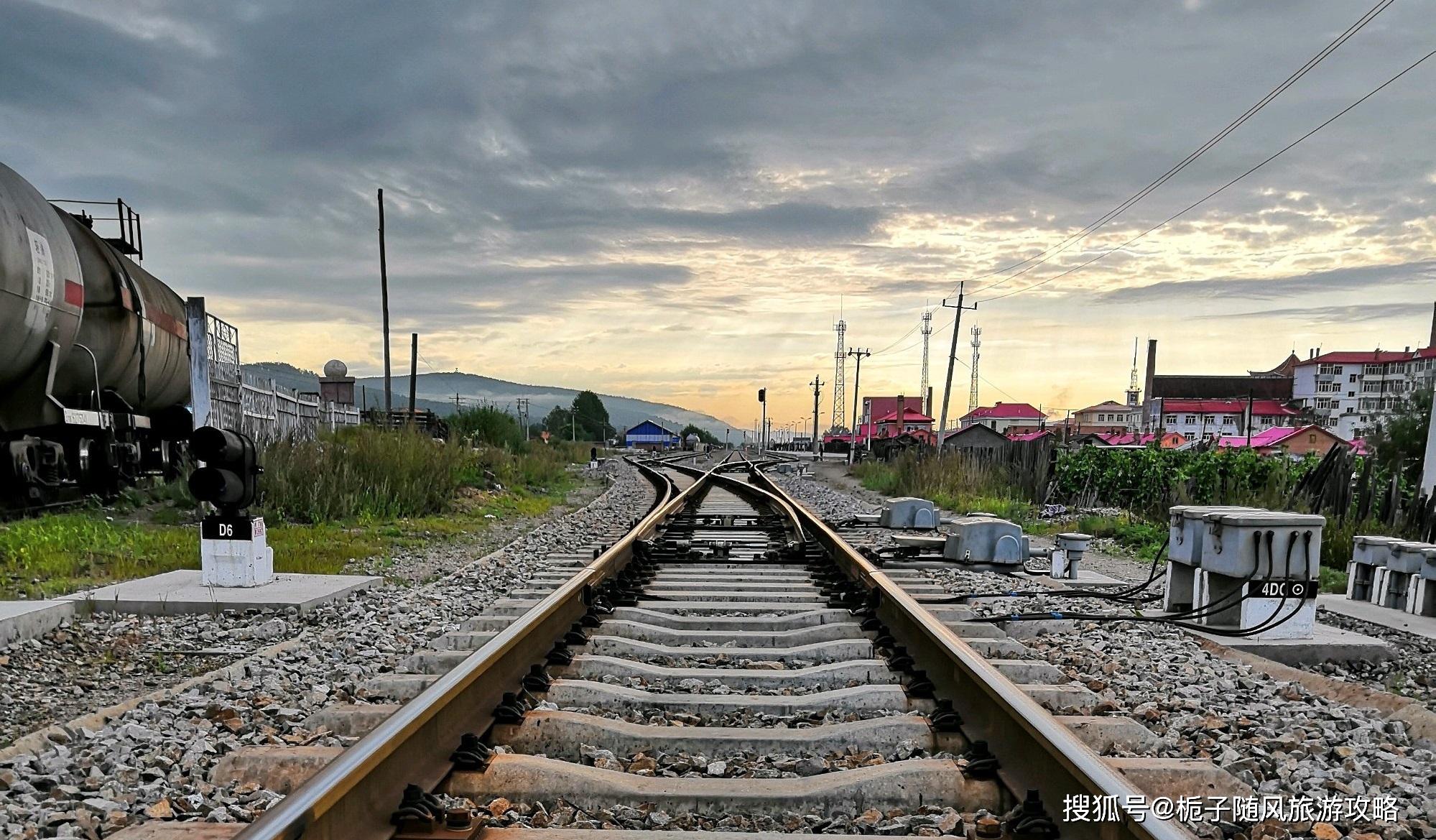 北段主脉的铁路,与牙林铁路,嫩林铁路一起构成大兴安岭林区铁路网,对