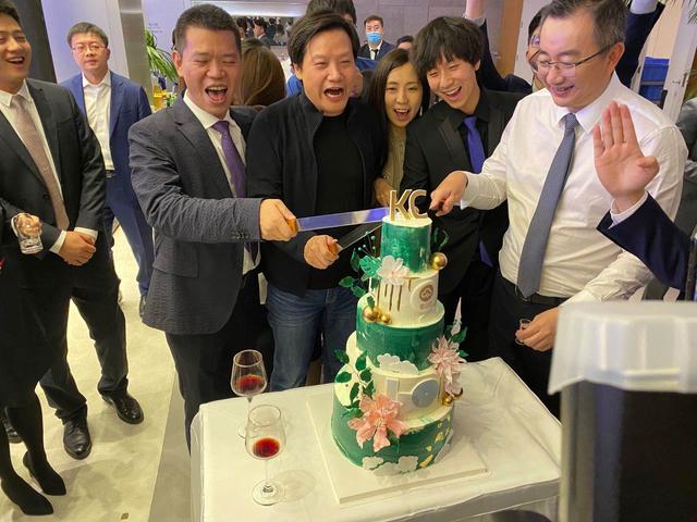 金山云上市市值突破40亿美元 雷军给王育林送一