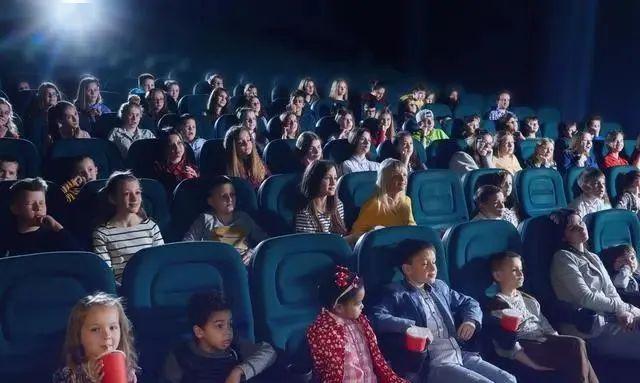 电影院复工后,电影人应该怎样做才能吸引观众进入影院