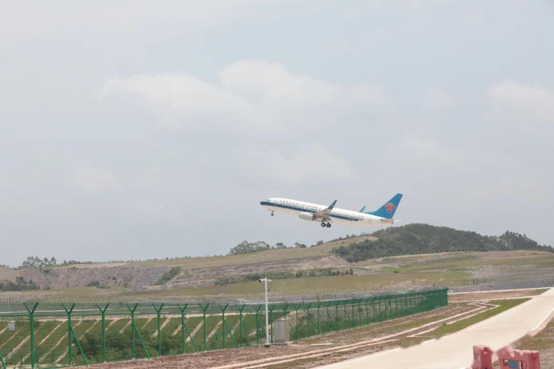 玉林福绵机场试飞成功!730万玉林人民期盼已久的"航空