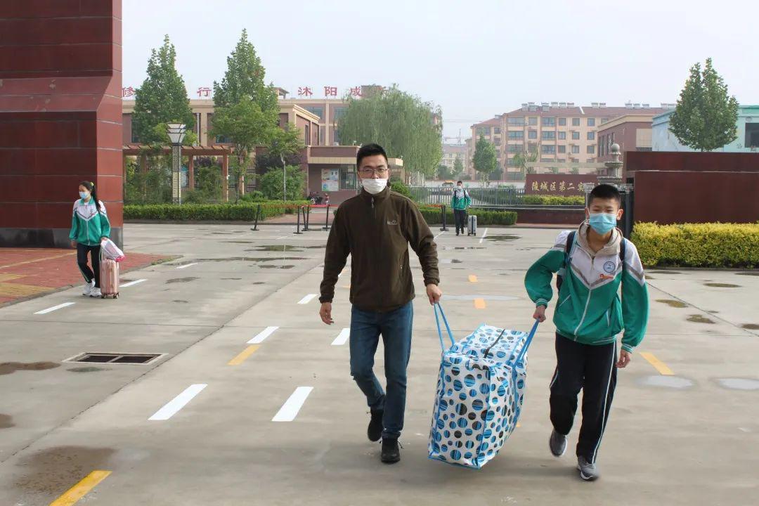 【开学啦】直击陵城区第七中学复学现场_我校