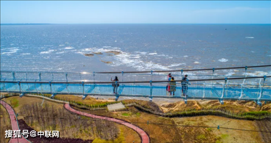 "海石天街"玻璃栈桥项目坐落于营口市北海经济开发区,国家aaaa级旅游